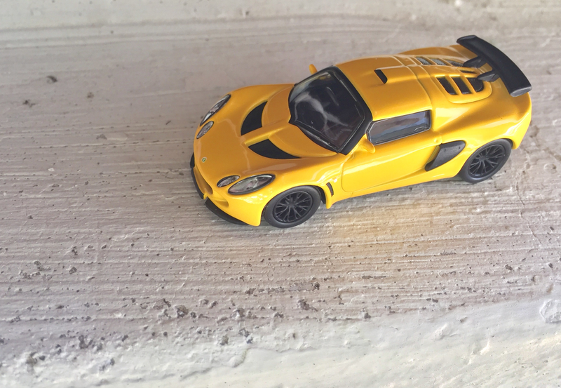 Illustration for article titled Thursday on the Thames : Kyosho 1/64 Lotus Exige 'Yellow'